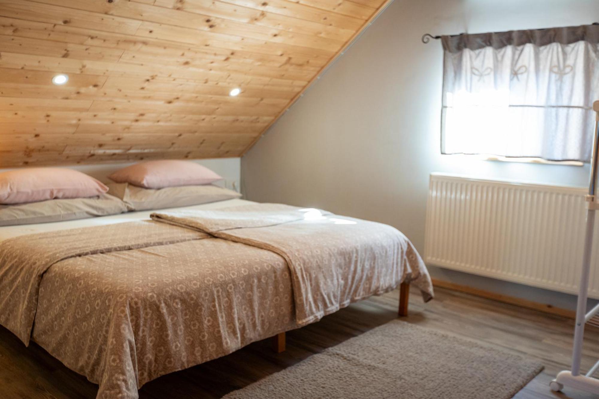 Guest House Pr' Cut Zirovnica Exterior photo