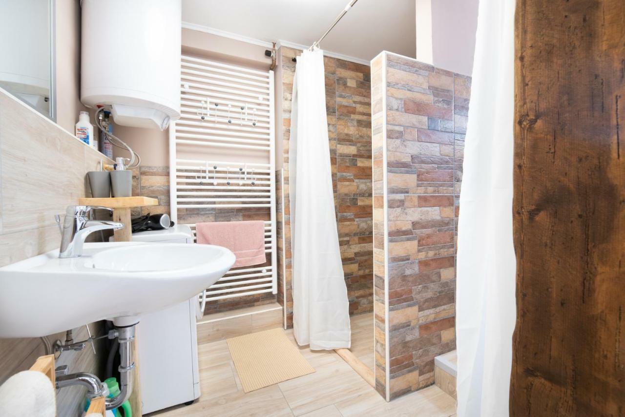 Guest House Pr' Cut Zirovnica Exterior photo
